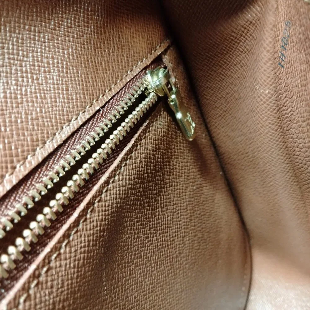 Authentic Louis Vuitton Saint Cloud GM Monogram Canvas Crossbody/Shoulder Bag - Picture 16 of 16